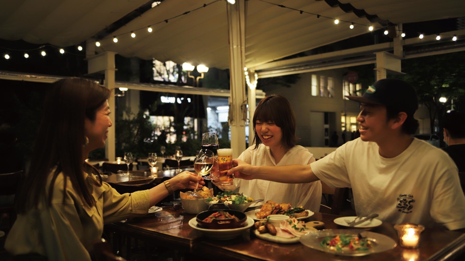 ビストロ料理 ✕ オープンエアーが最高！ビアガーデン気分の飲み放題プランがスタート。神戸旧居留地「Bar & Bistro 64（ロクヨン）」のサブ画像1