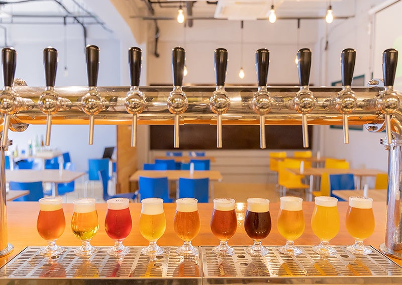 奄美大島に群島唯一のクラフトビール醸造所（奄美ブリュワリー）が誕生、初の出荷のサブ画像4_10連式タップの奄美ビアホール