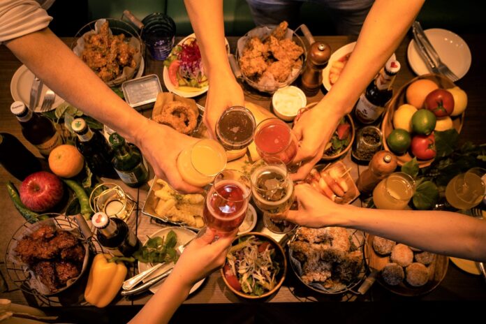 【チキンストリート渋谷店】花火大会の後は、冷たいビールと韓国チキンでチメクしよう！　9種類のビアカクテルも楽しめるチメクフェア好評開催中！のメイン画像