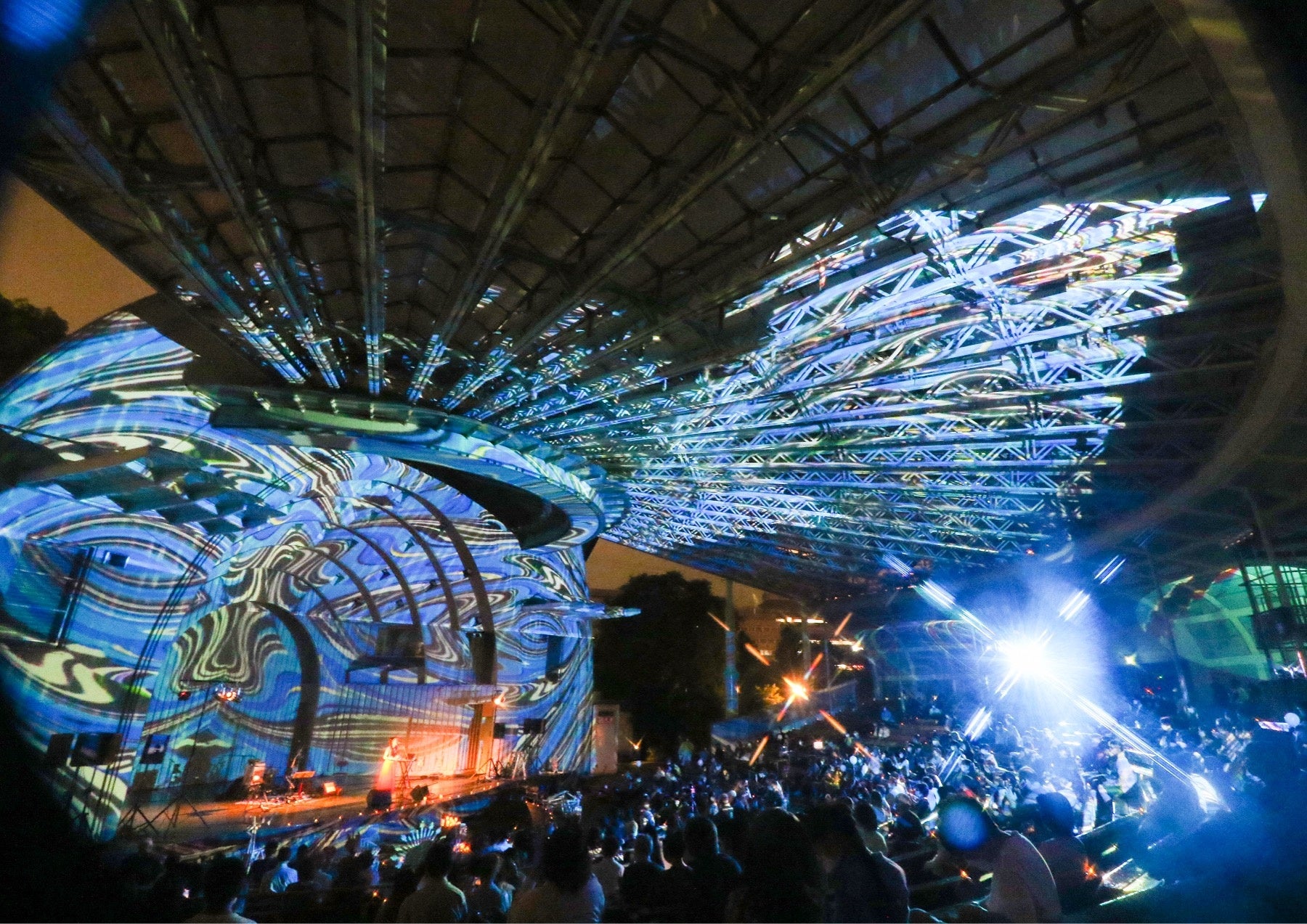 東京・上野不忍池の新たな名物フェス　規模拡大して今秋も開催のサブ画像1_360度の光のアート『デジタル掛け軸』と音楽ライブ