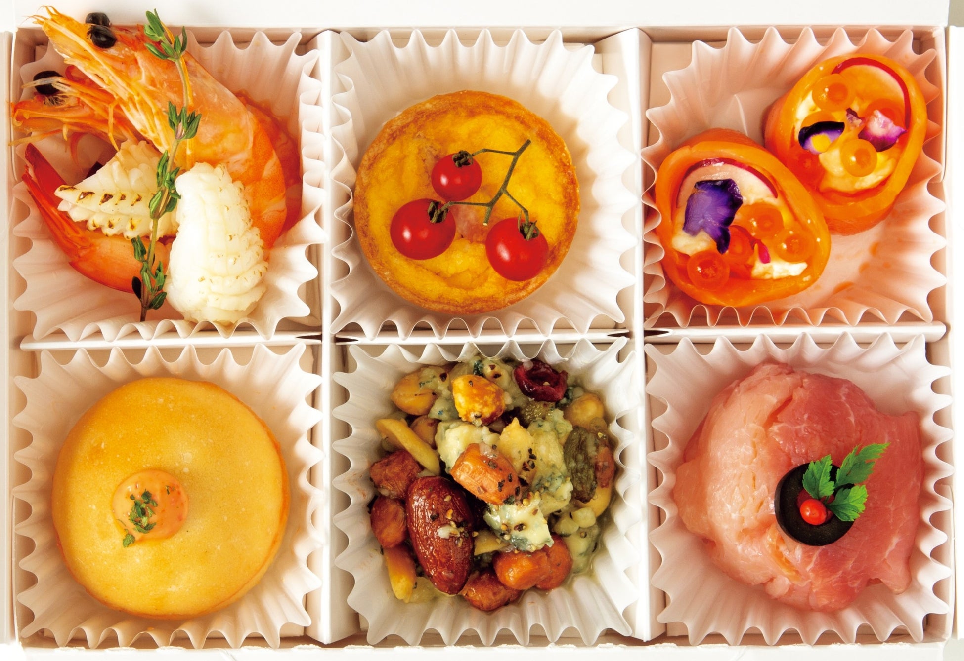 【横浜ロイヤルパークホテル】美味しいと可愛いを欲張る！「お部屋デリカセット」販売のサブ画像3_アフタヌーンティーのセイボリーを思わせる可愛らしい惣菜