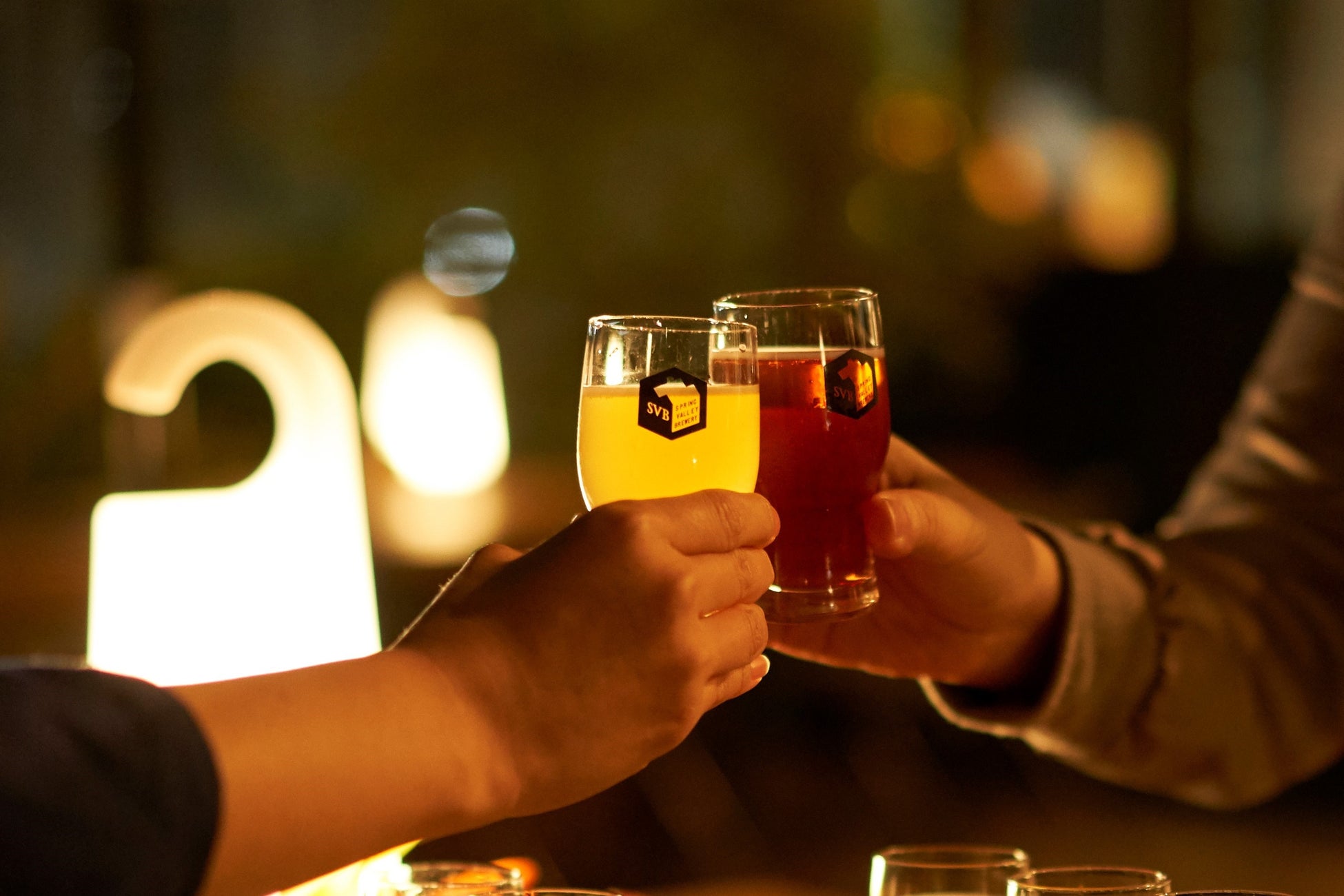ホテル最上階で存分に夏の宵を楽しむ優雅なひととき　シェフこだわりのビストロ風フレンチを冷たいビールとともに「Sheraton Beer Festa 2023」のサブ画像2_夜景を眺めながらビールとお料理を楽しむ