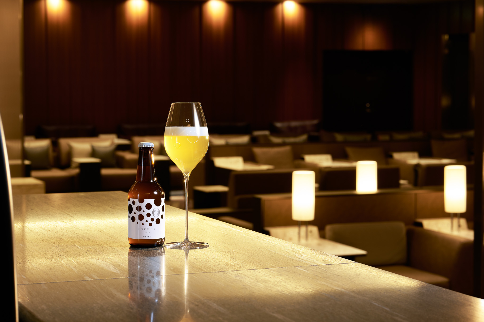 ラグジュアリービール「ROCOCO Tokyo WHITE」、羽田空港第2ターミナル国際線のANA最上級ラウンジ「ANA SUITE LOUNGE」内にて提供開始のサブ画像1