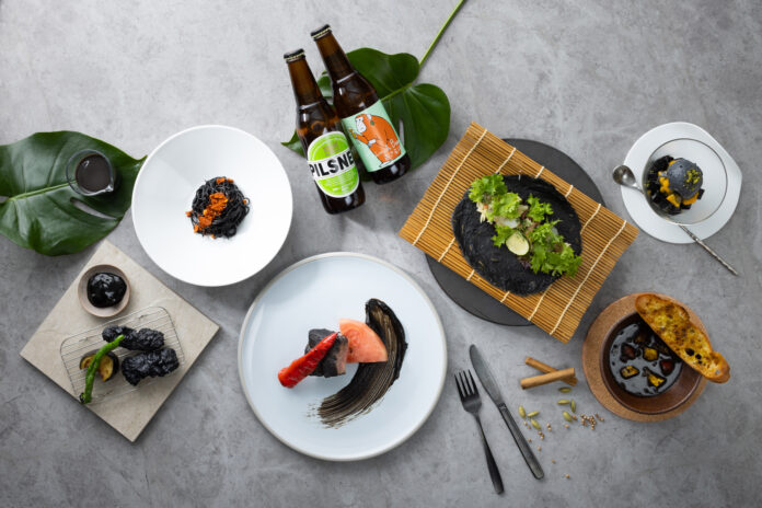 コートヤード・バイ・マリオット 新大阪ステーション_全メニューを「黒」で統一！ 黒で描く夏の夜はスパイスがアクセント。夏限定ディナー「BLACK LAVA SPICE」を発売のメイン画像