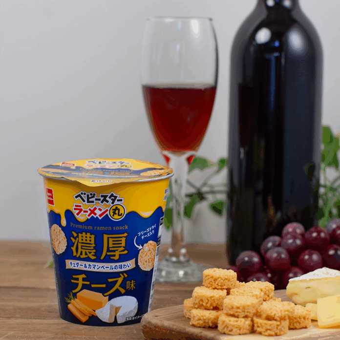 晩酌にもパーティーシーズンにもぴったり！家飲みを手軽に格上げする『ベビースターラーメン丸（濃厚チーズ味）』期間限定発売のメイン画像