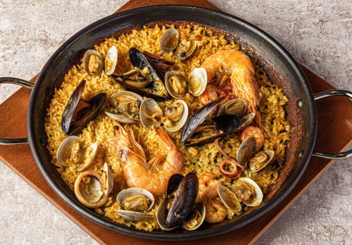 ららぽーとTOKYO-BAY北館リニューアルに「セルべサ ジャパン」千葉初登場！家族でもカップルでも楽しめる本格パエリア＆タパスと世界のクラフトビールの新スポット。10月31日(金)グランドオープンのメイン画像