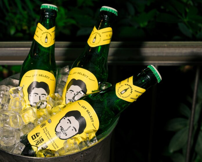 台湾料理＆シャンパン「富錦樹台菜香檳（フージンツリー）」オリジナルラベルの「金牌台湾啤酒 プレミアムビール」を販売のメイン画像