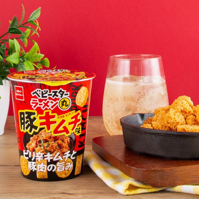寒い季節に旨辛い味わい！ベビースターラーメン丸から＜豚キムチ味＞が期間限定で登場！のメイン画像