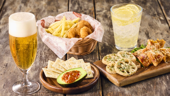 パクチー好きに贈る、春に出会う新しい味わい。旬の国産フレッシュパクチー×ガーリックシュリンプ！フレバルに香りまで美味しい一品が登場。のメイン画像